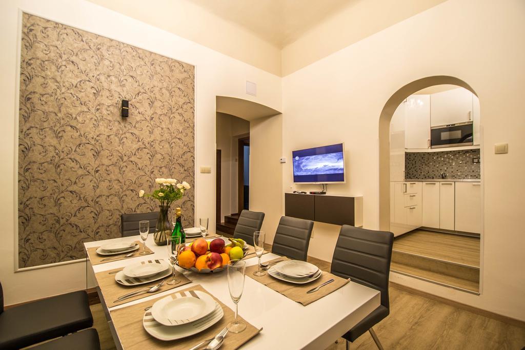 4Bdr Historical Spirit Apt By Ruterra Praga Exterior foto