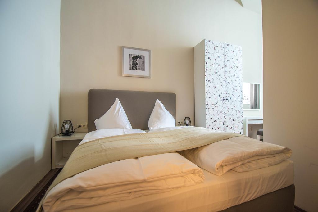 4Bdr Historical Spirit Apt By Ruterra Praga Exterior foto