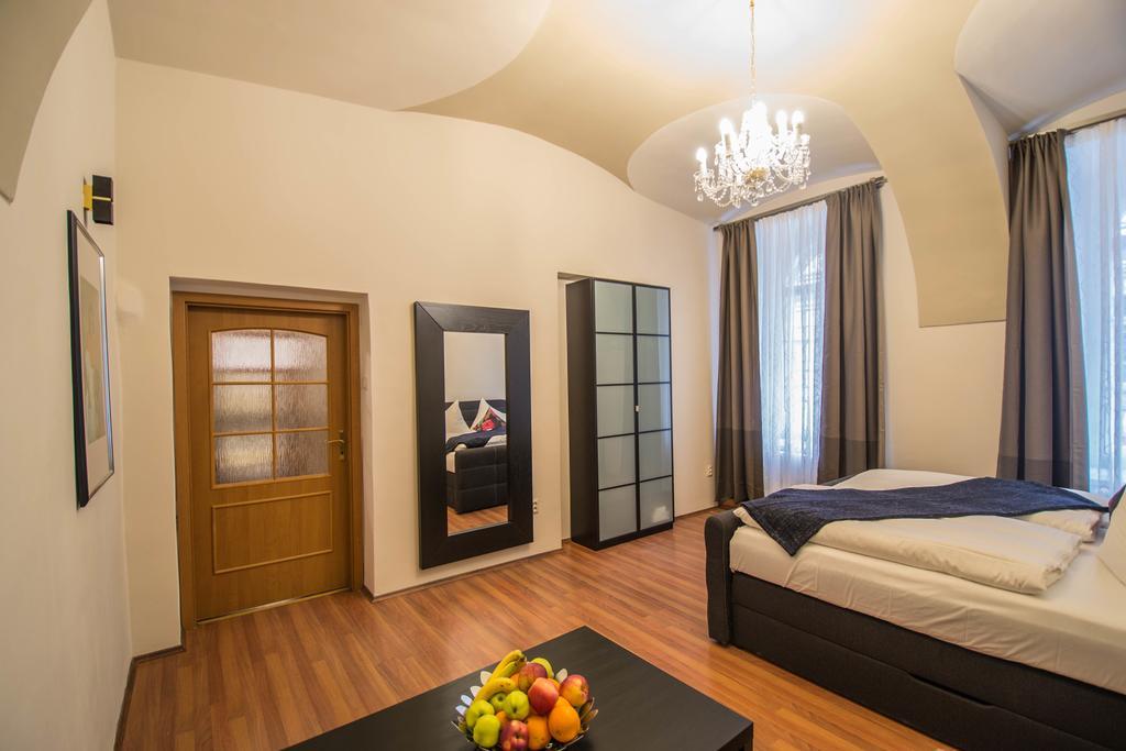 4Bdr Historical Spirit Apt By Ruterra Praga Exterior foto