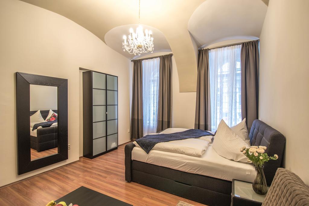 4Bdr Historical Spirit Apt By Ruterra Praga Exterior foto